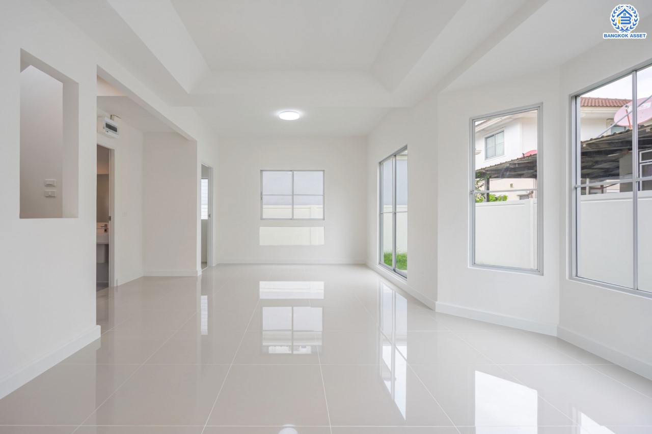 บ้านมือสองตกแต่งใหม่ ม.พฤกษ์ลดา1 บางใหญ่ บนเนื้อที่ 50 ตร.ว. ฟังก์ชัน 3 ห้องนอน 2 ห้องน้ำ 2 ที่จอดรถ ทำเลเดินทางสะดวก เชื่อมต่อถนนกาญจนาภิเษก ใกล้รถไฟฟ้าสายสีม่วง "สถานีคลองบางไผ่" และทางด่วน "กาญจนาภิเษก"